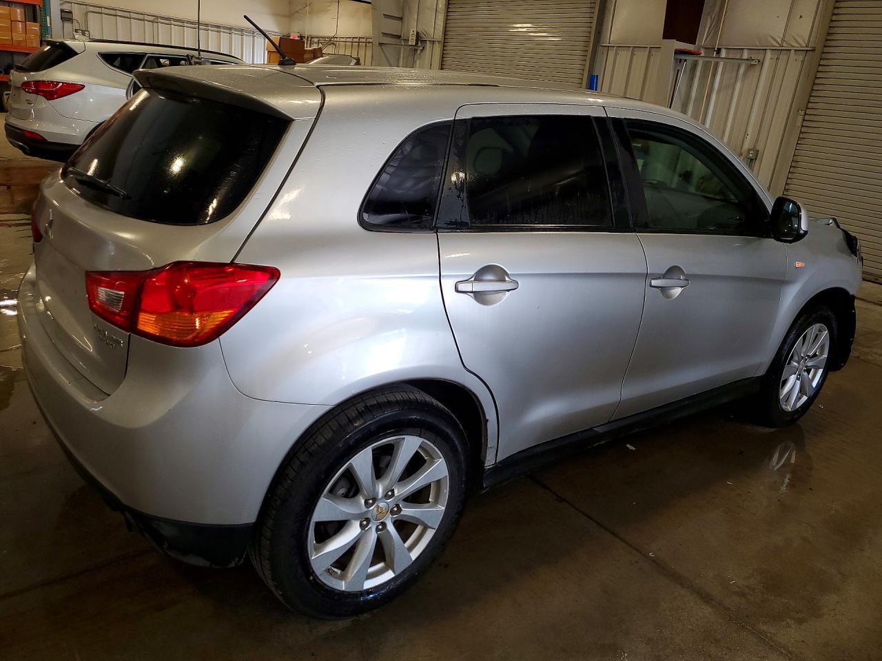 2013 Mitsubishi Outlander Sport Es - Image 3