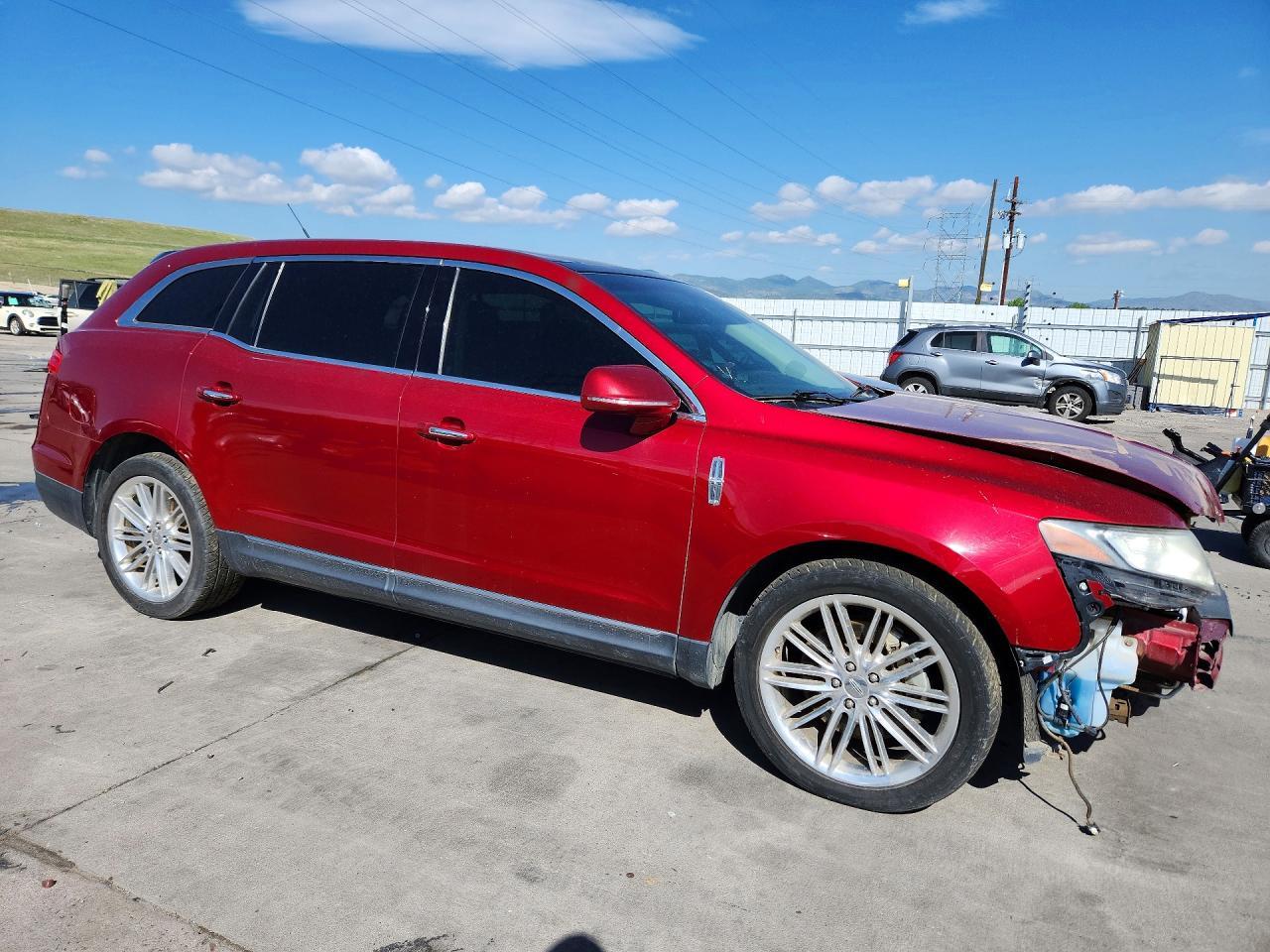 2013 Lincoln Mkt - Image 4