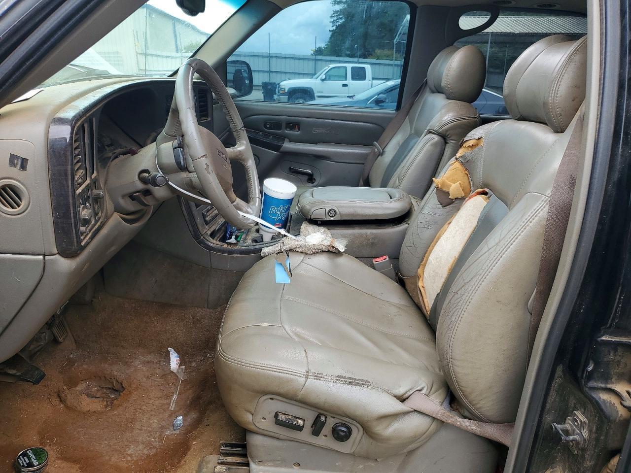 2002 GMC Denali - Image 7