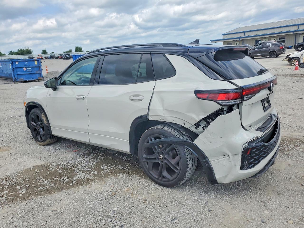 2026 Volkswagen Tiguan Se R-Line Black - Image 2