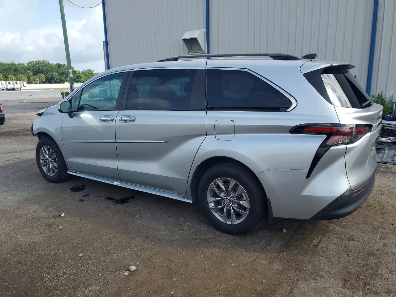 2024 Toyota Sienna Xle - Фото 2