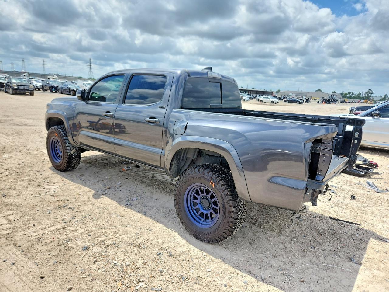 2021 Toyota Tacoma Sr5 V6 - Image 2