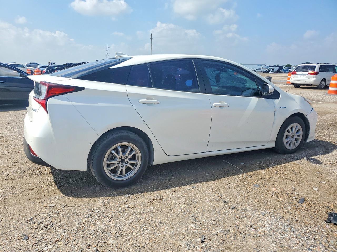 2019 Toyota Prius Le - Фото 3