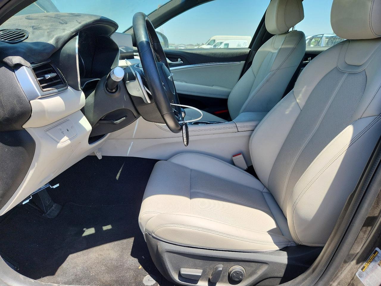 2025 Genesis G70 2.5T Standard - Фото 7