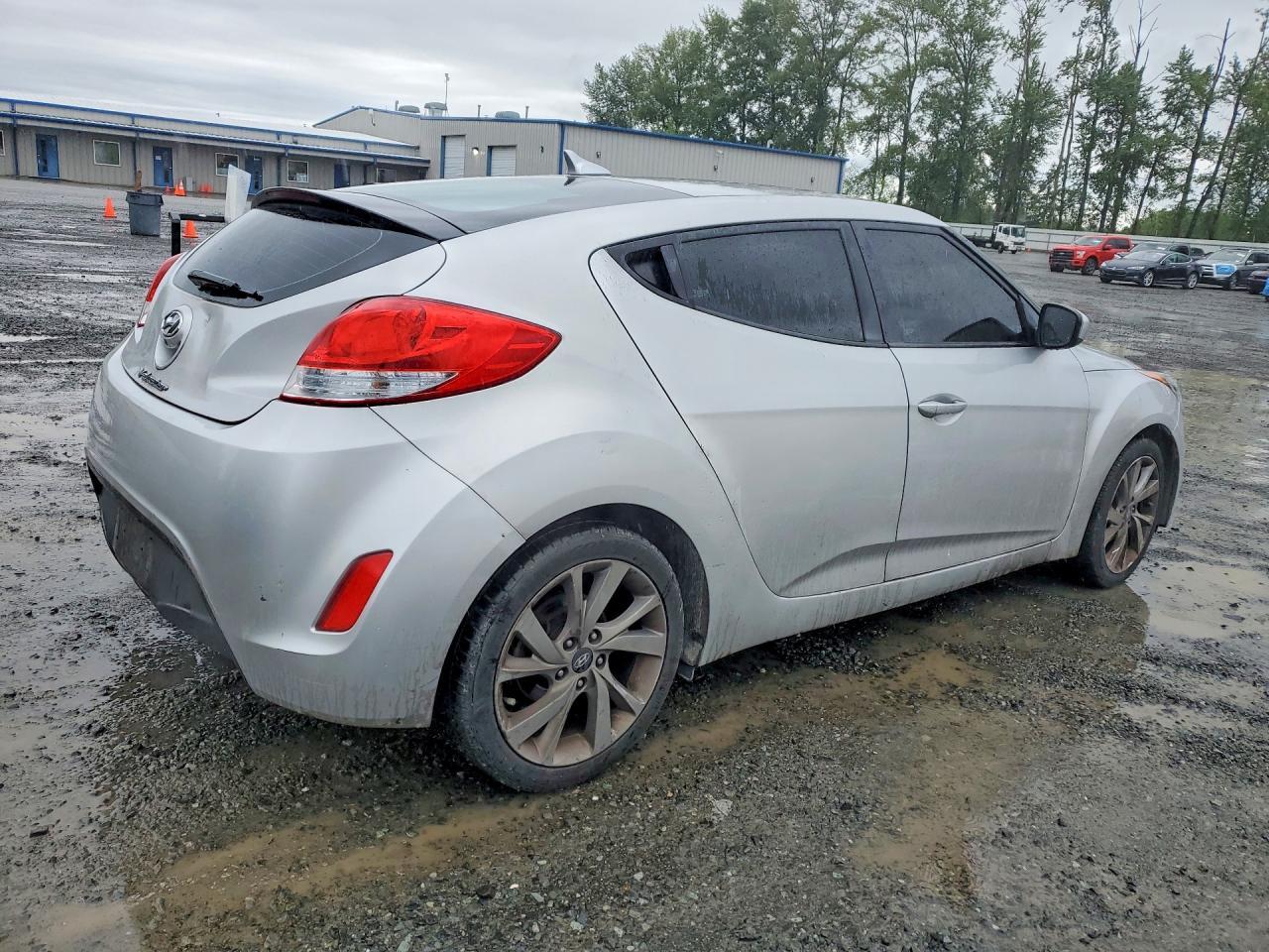 2016 Hyundai Veloster Base - Фото 3