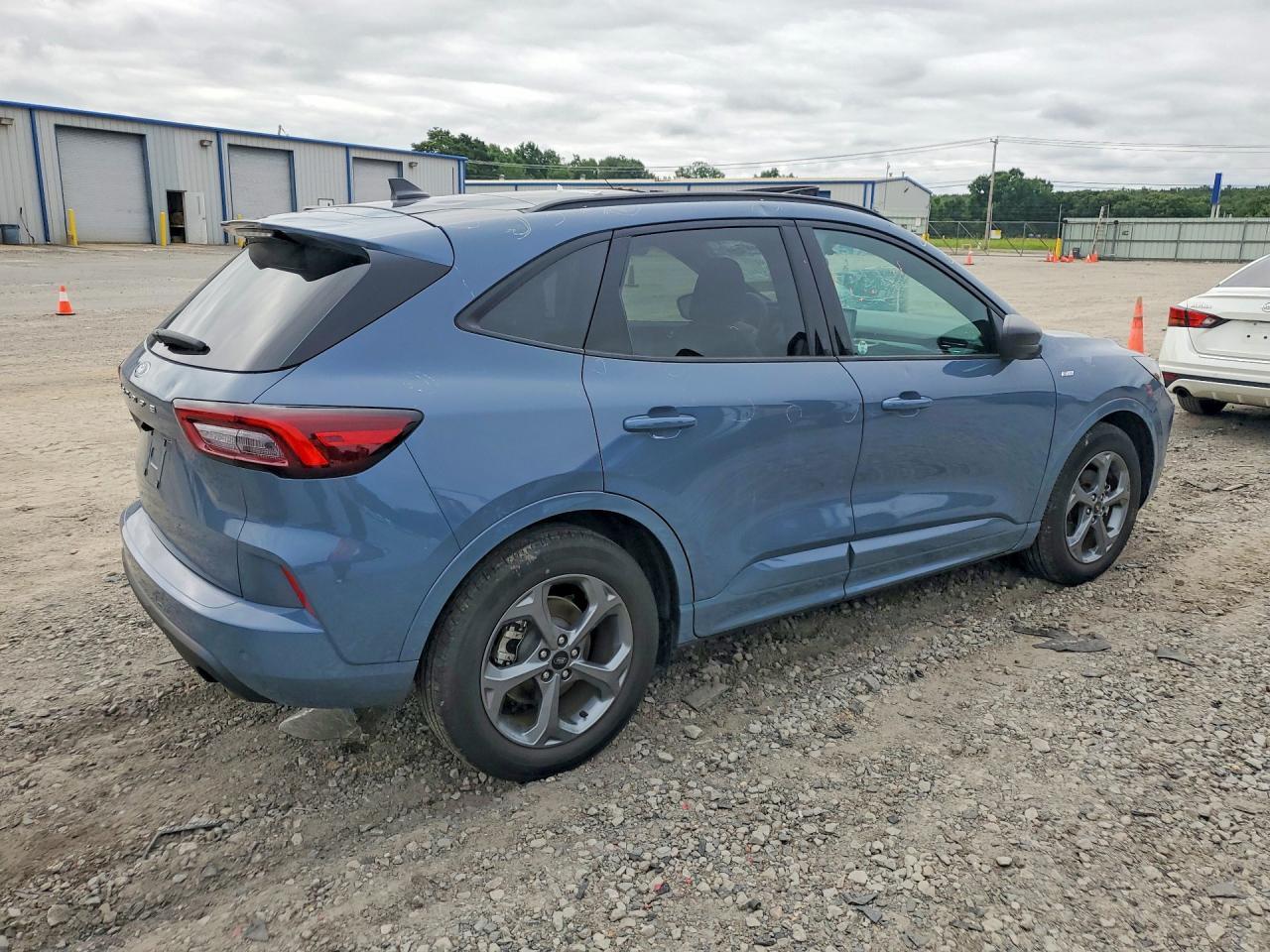 2023 Ford Escape St Line - Image 3