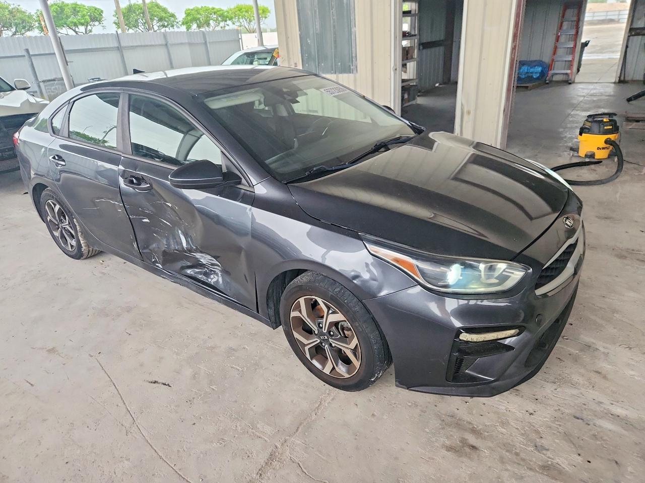 2019 Kia Forte Lxs - Image 4