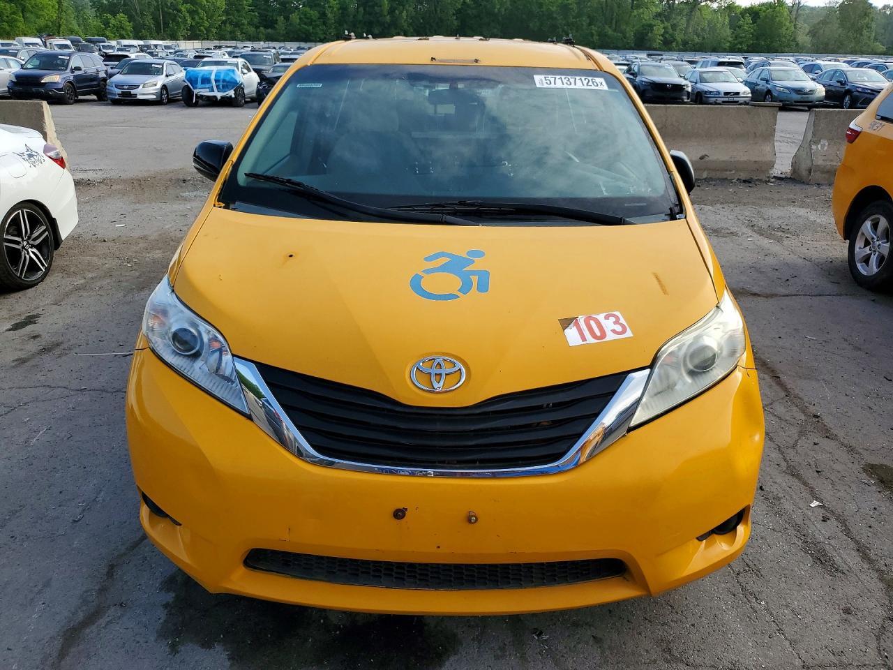 2016 Toyota Sienna L 7-Passenger - Фото 5