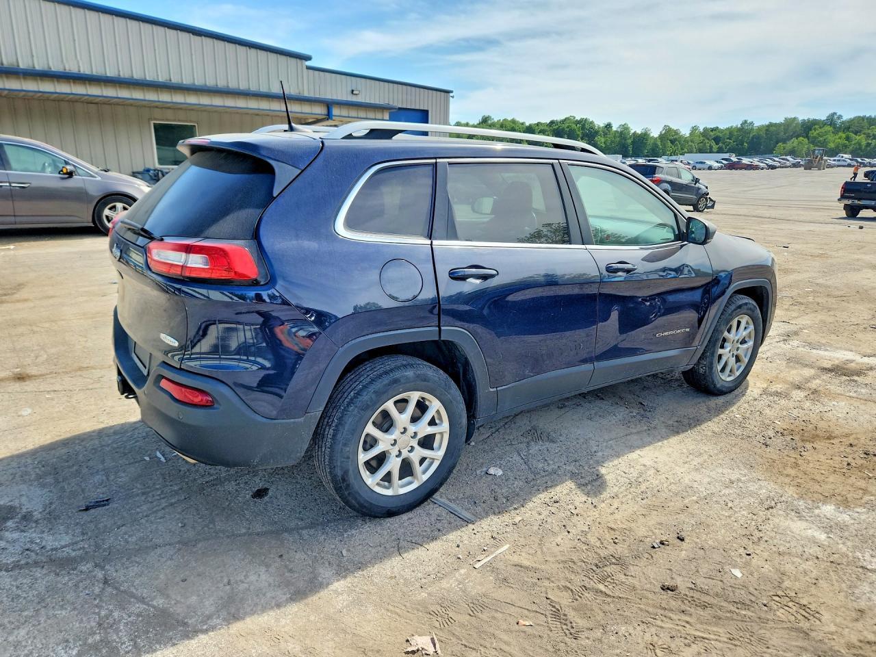 2016 Jeep Cherokee Latitude - Фото 3