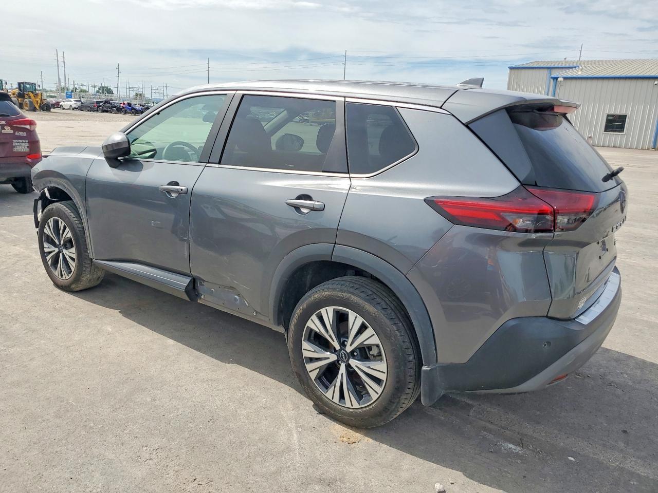 2023 Nissan Rogue Sv - Image 2