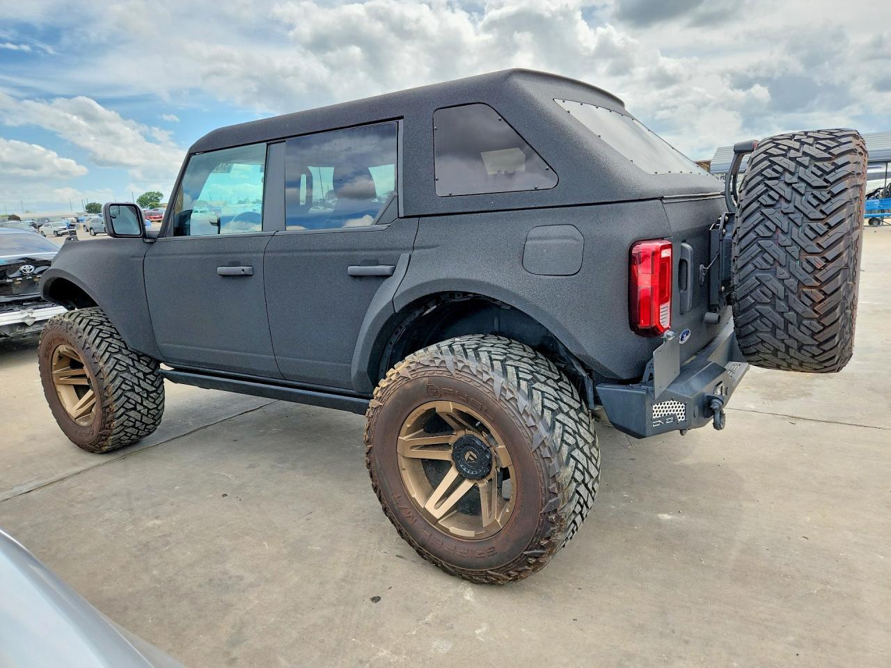 2023 Ford Bronco Base - Image 2