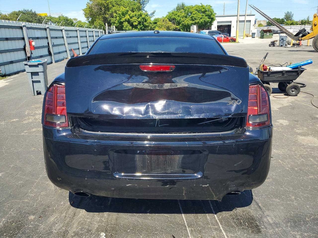 2014 Chrysler 300 - Image 6