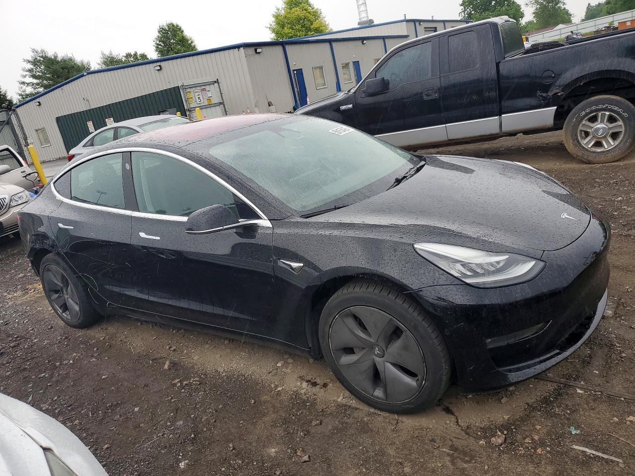 2018 Tesla Model 3 - Фото 4
