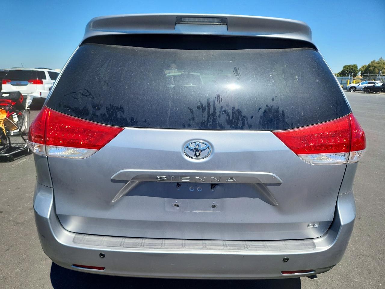 2012 Toyota Sienna Le - Фото 6