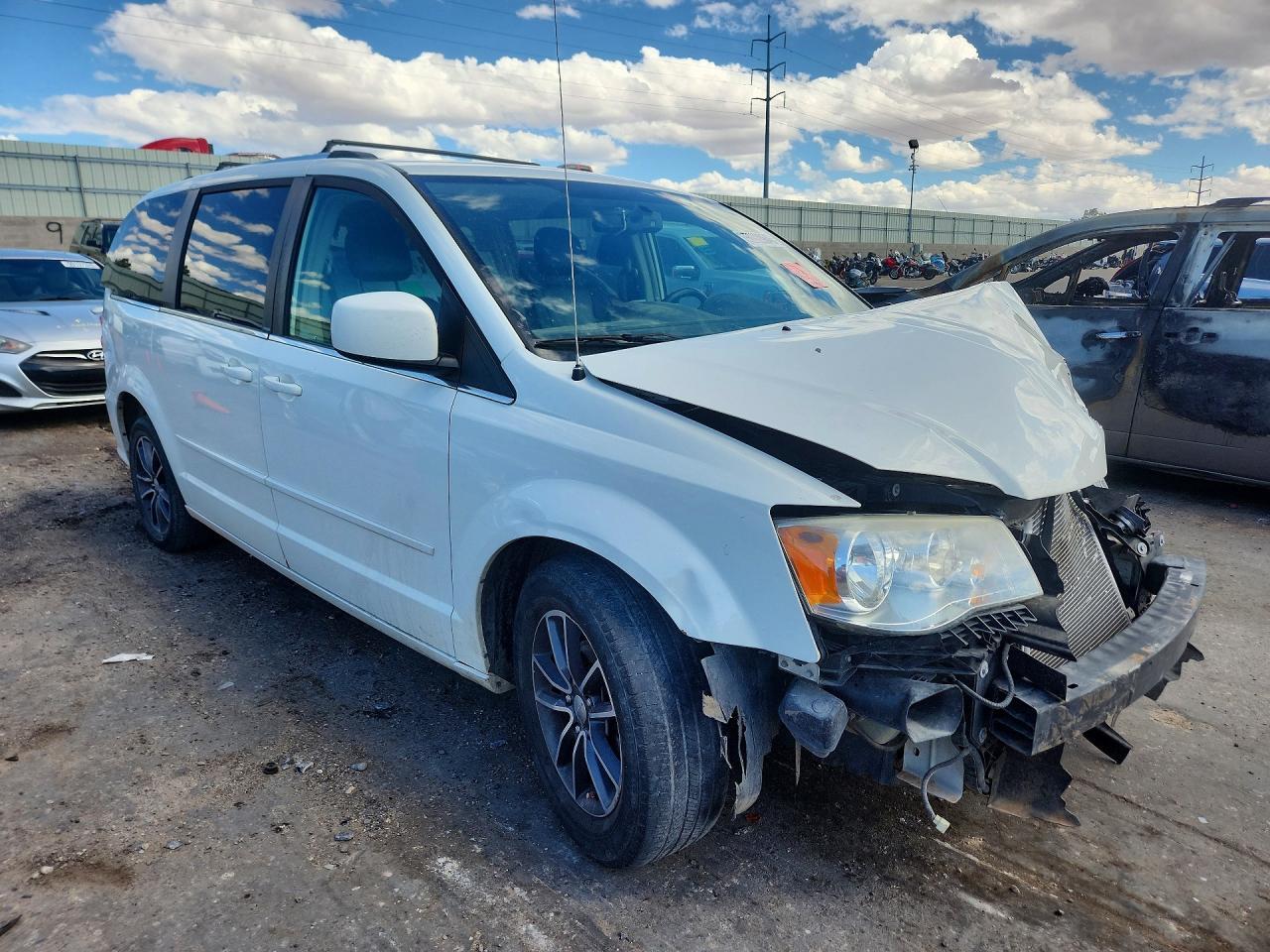 2011 Dodge Grand Caravan Crew - Image 4