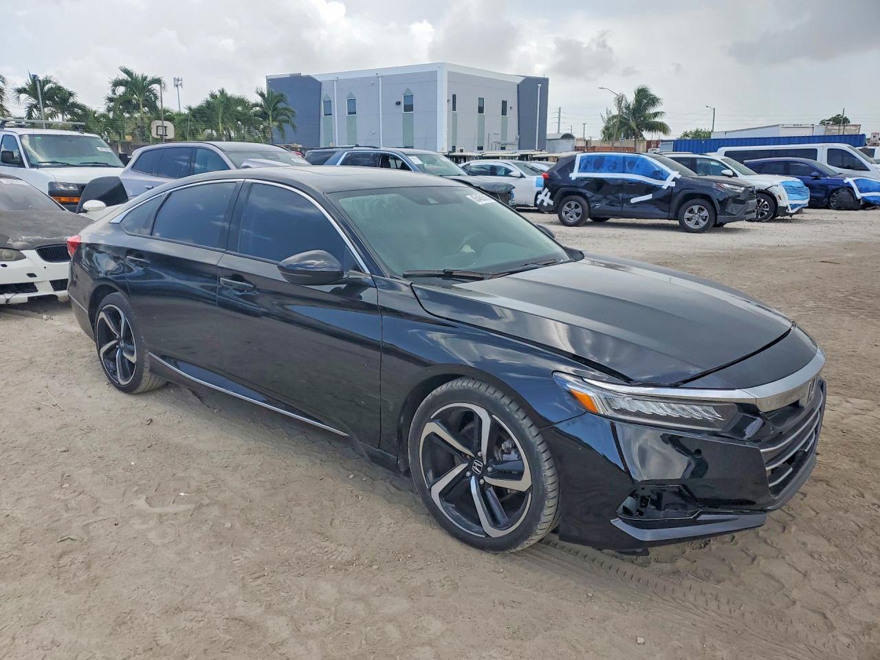 2022 Honda Accord Touring Hybrid - Image 4