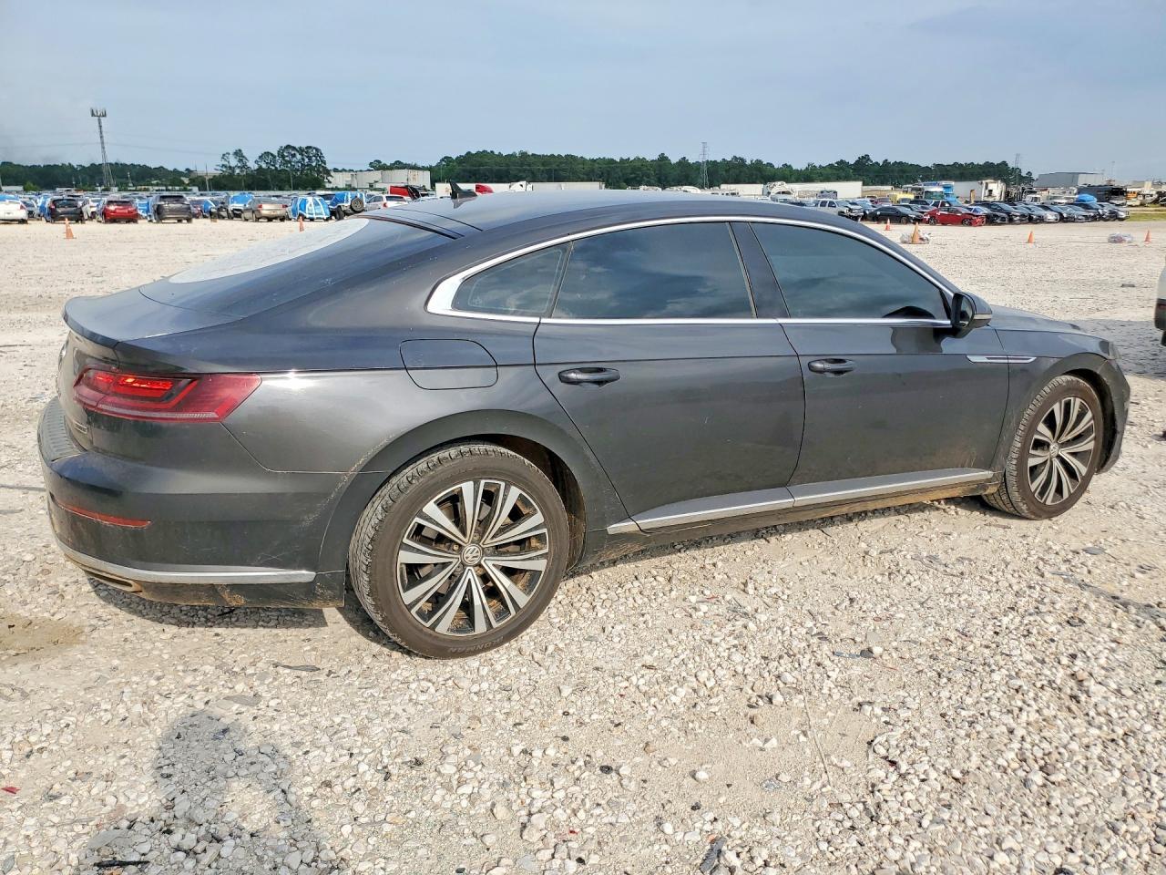 2019 Volkswagen Arteon Se - Image 3