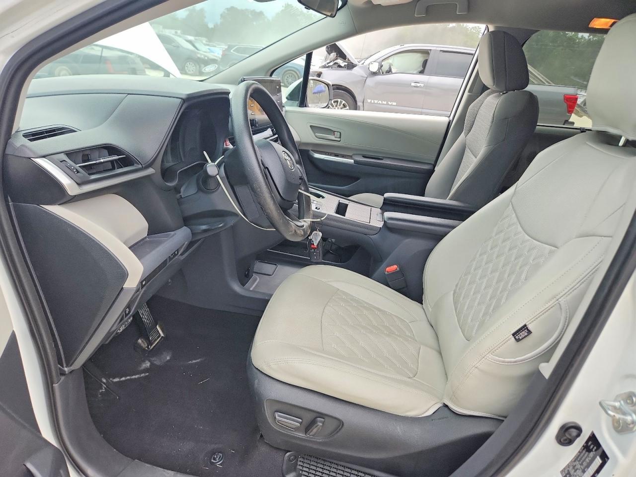 2022 Toyota Sienna Le - Фото 7