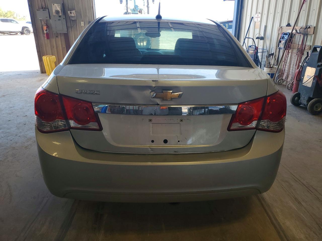 2014 Chevrolet Cruze Ls - Image 6