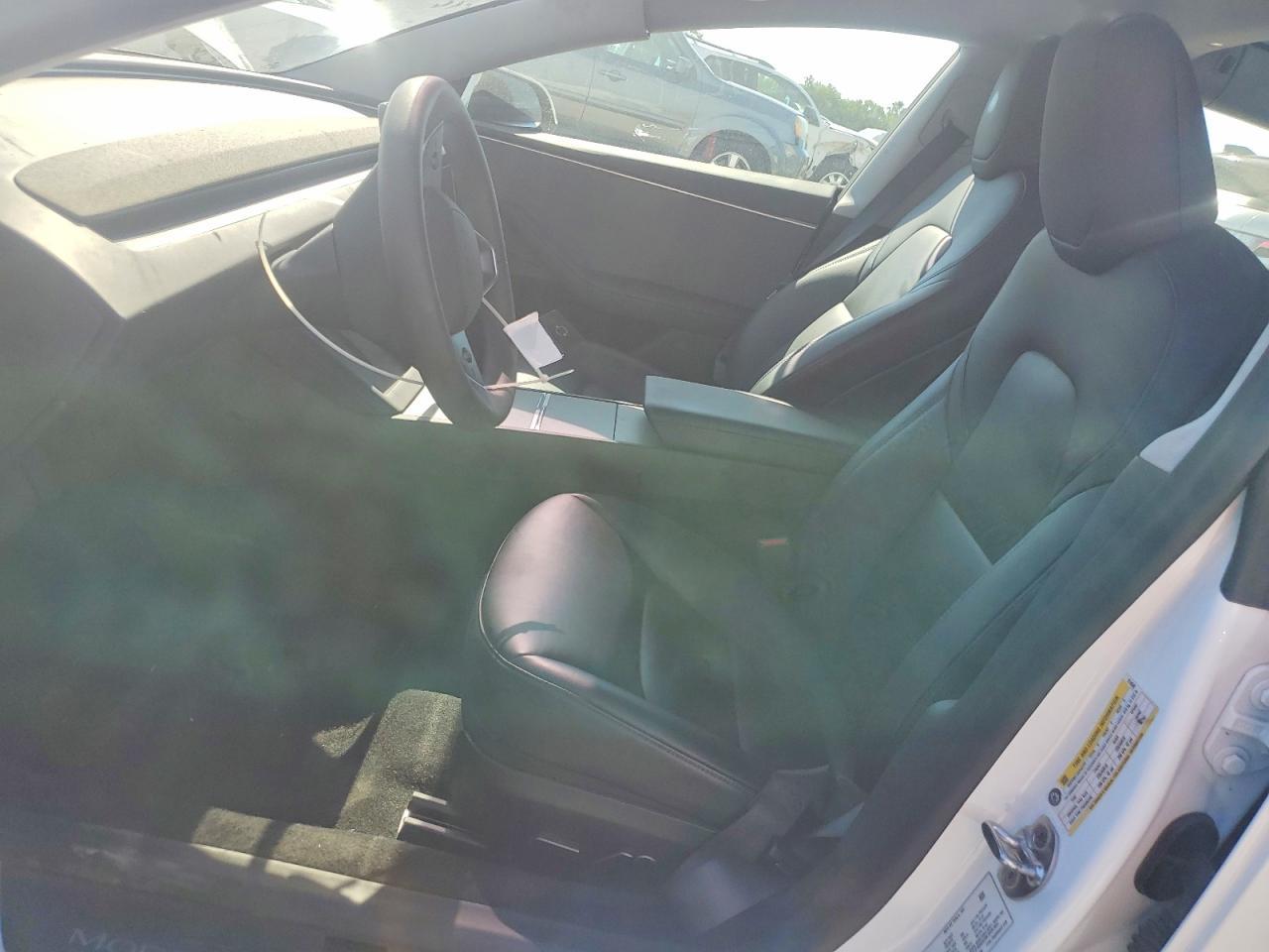 2025 Tesla Model 3 - Фото 7