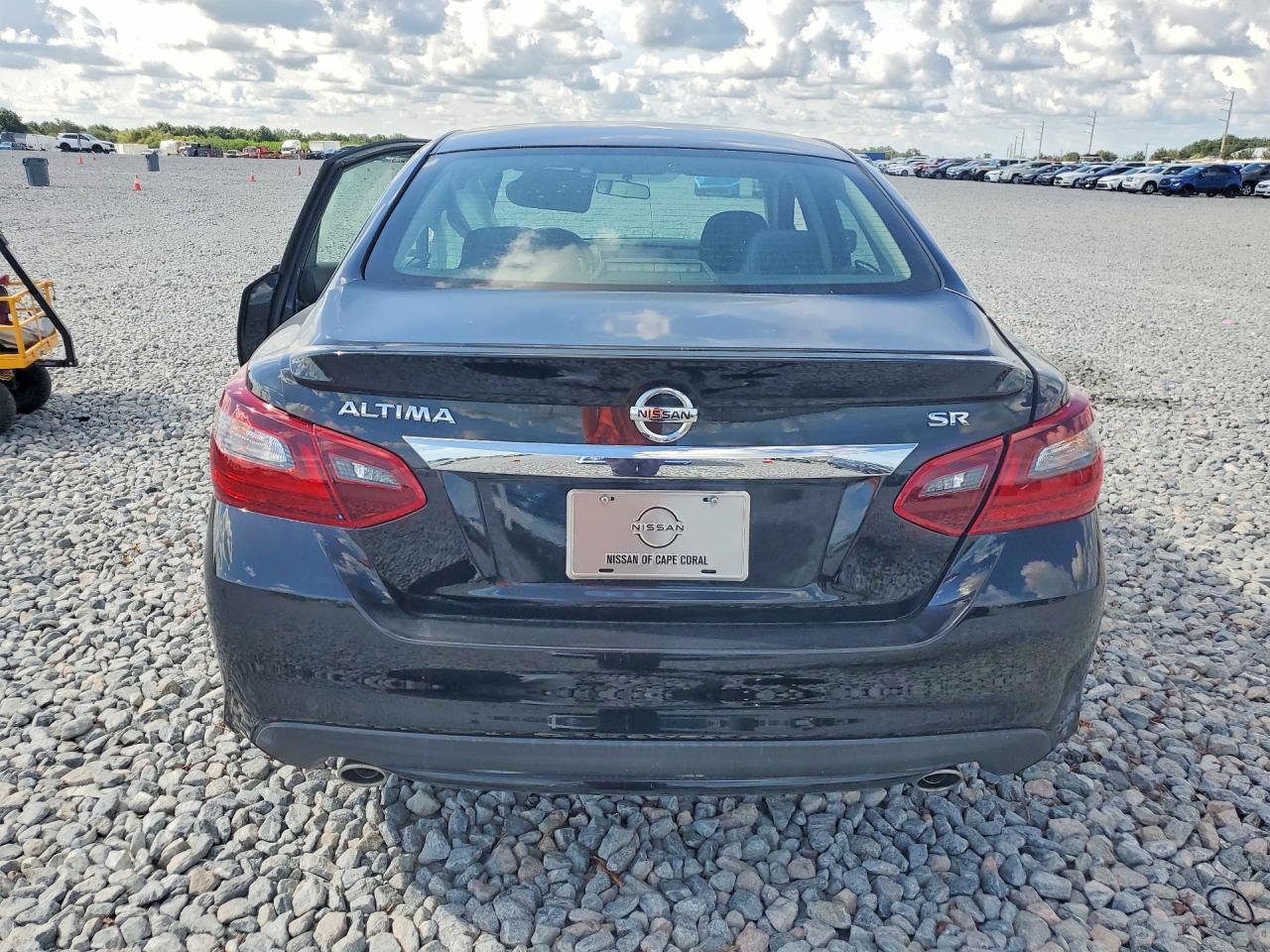 2017 Nissan Altima 2.5 Sr - Image 6