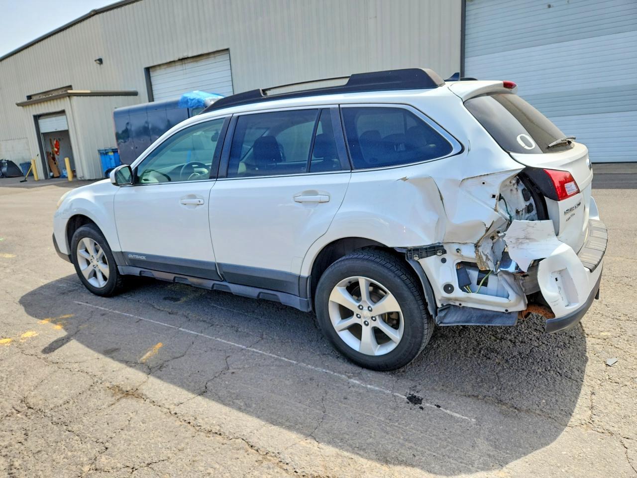 2013 Subaru Outback 2.5I Limited - Фото 2