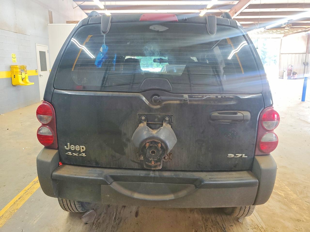 2006 Jeep Liberty Sport - Image 6