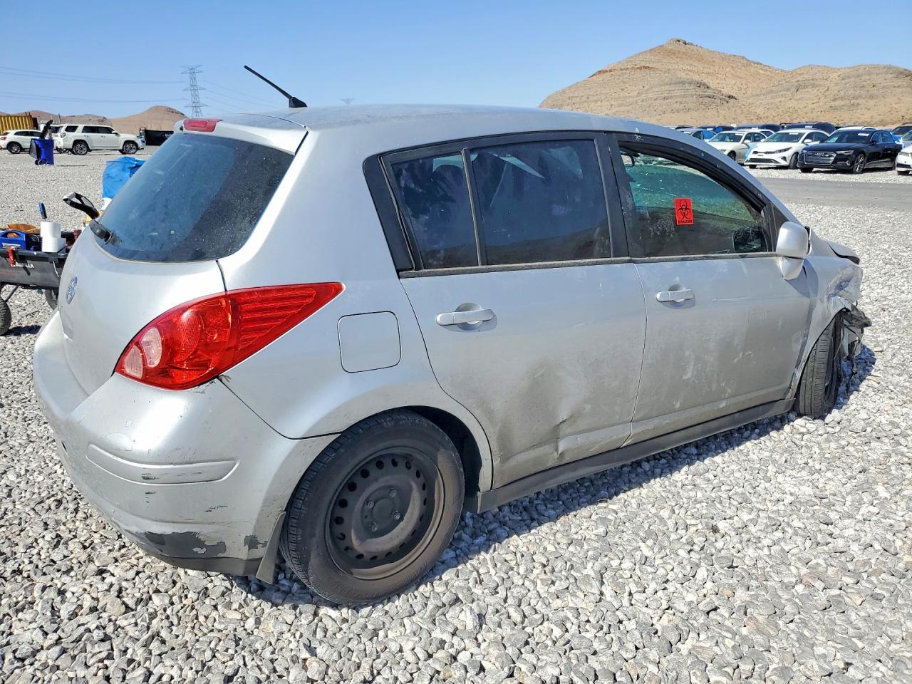 2011 Nissan Versa 1.8 S - Image 3