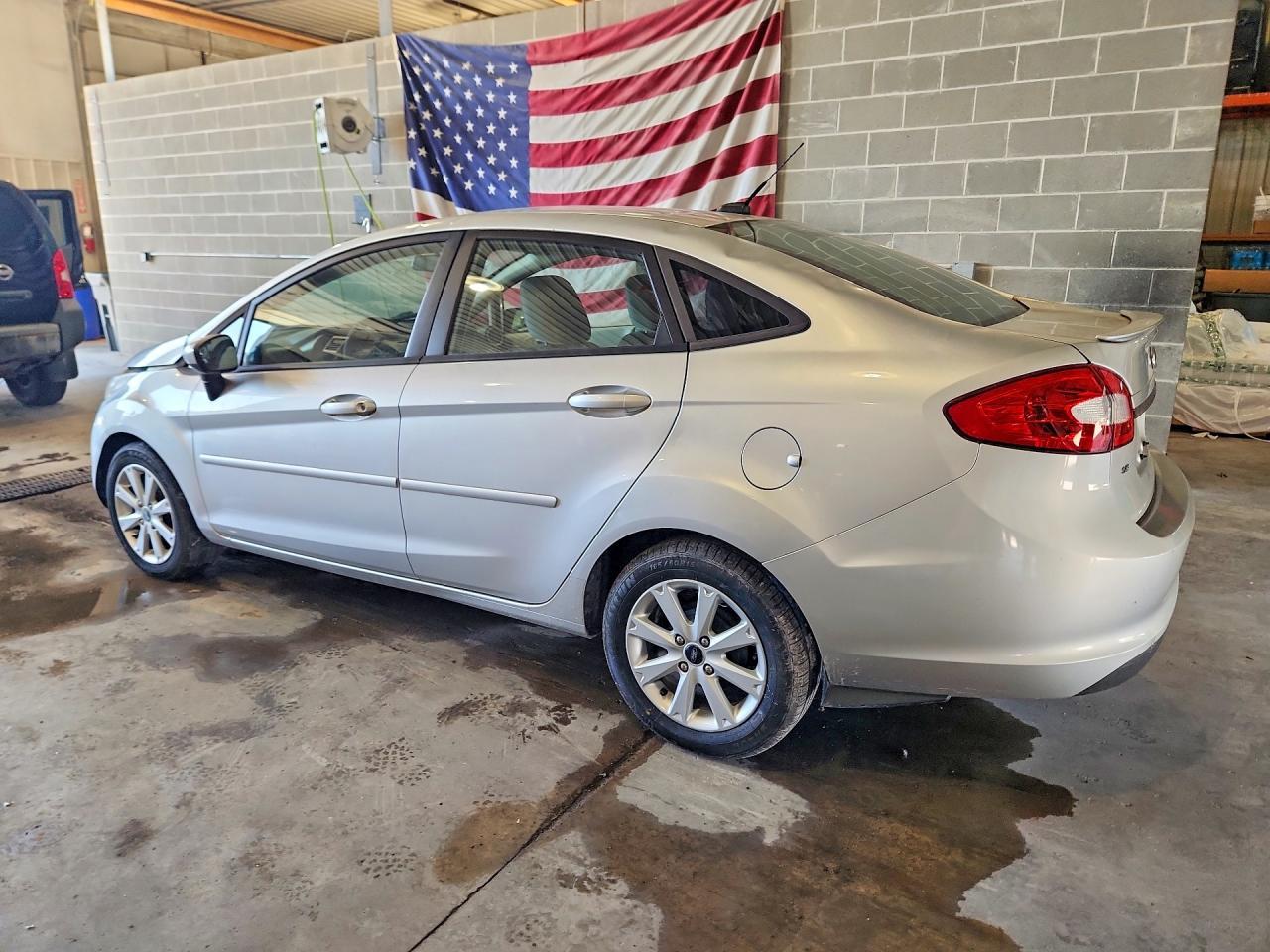 2011 Ford Fiesta Se - Image 2