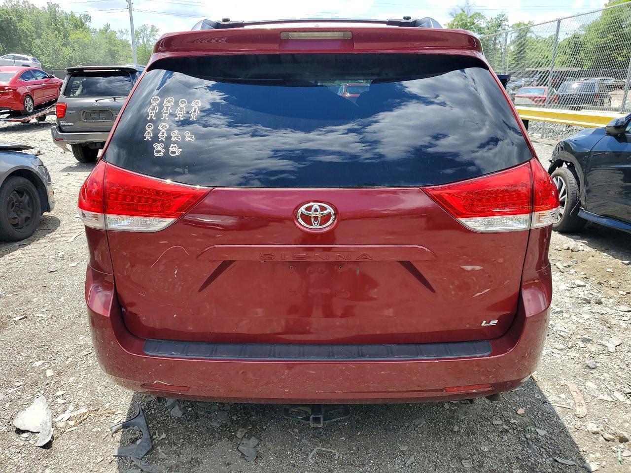 2012 Toyota Sienna Le - Image 6
