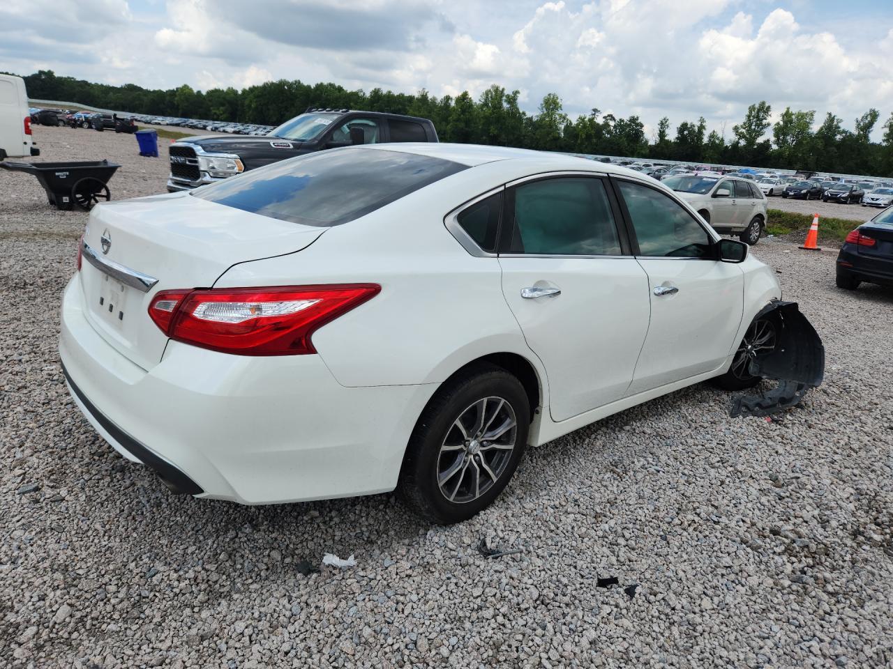 2016 Nissan Altima 2.5 S - Фото 3