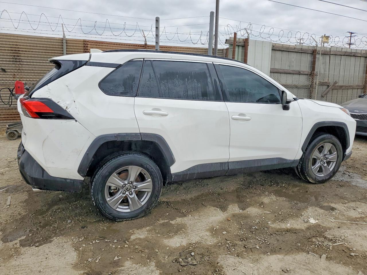 2024 Toyota Rav4 Xle - Image 3