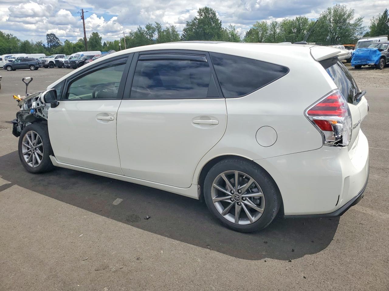 2017 Toyota Prius V Five - Фото 2