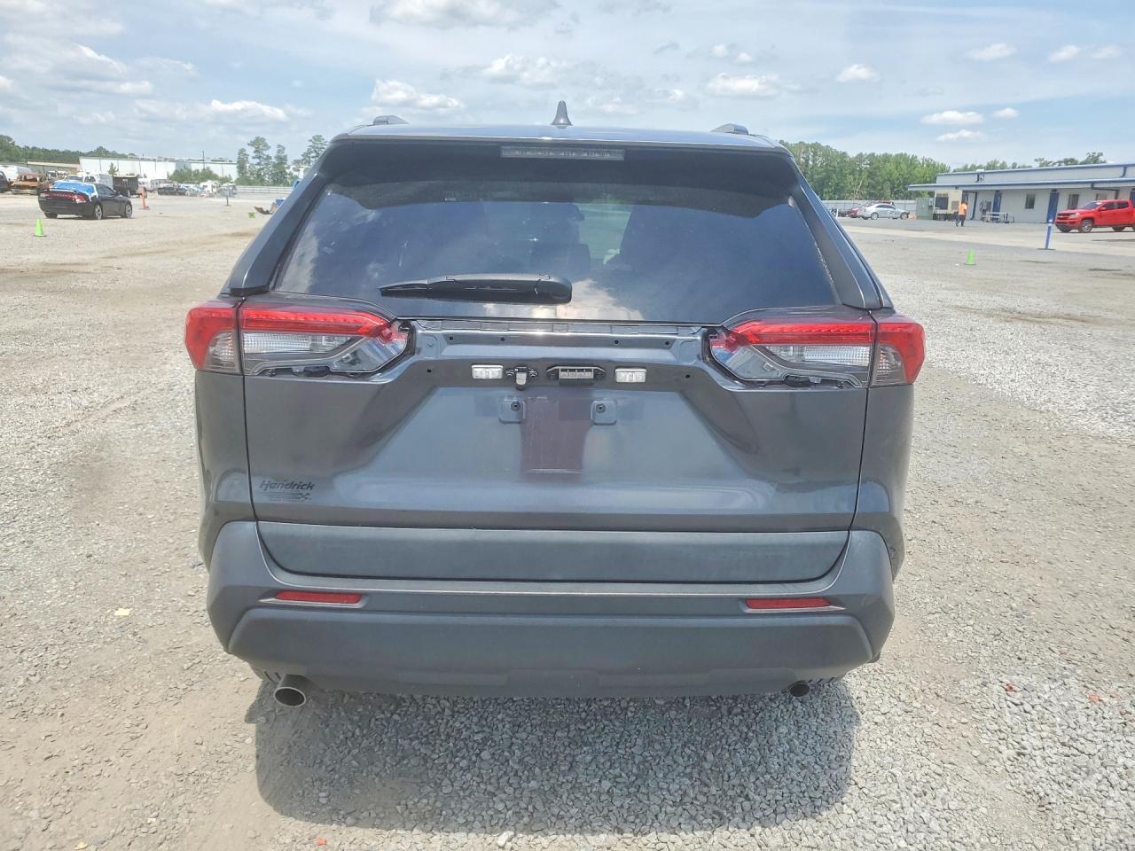 2020 Toyota Rav4 Le - Image 6