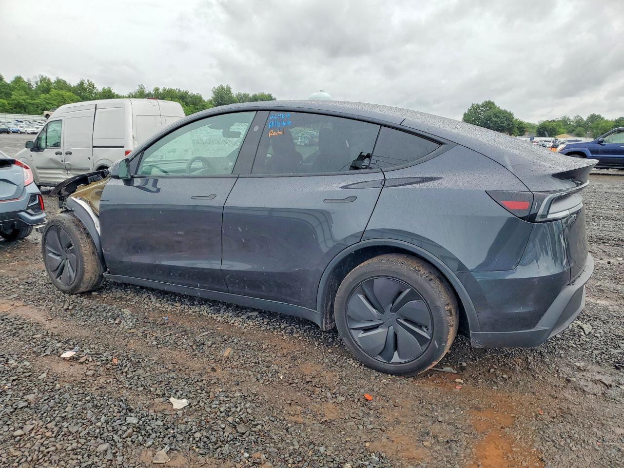 2026 Tesla Model Y - Фото 2