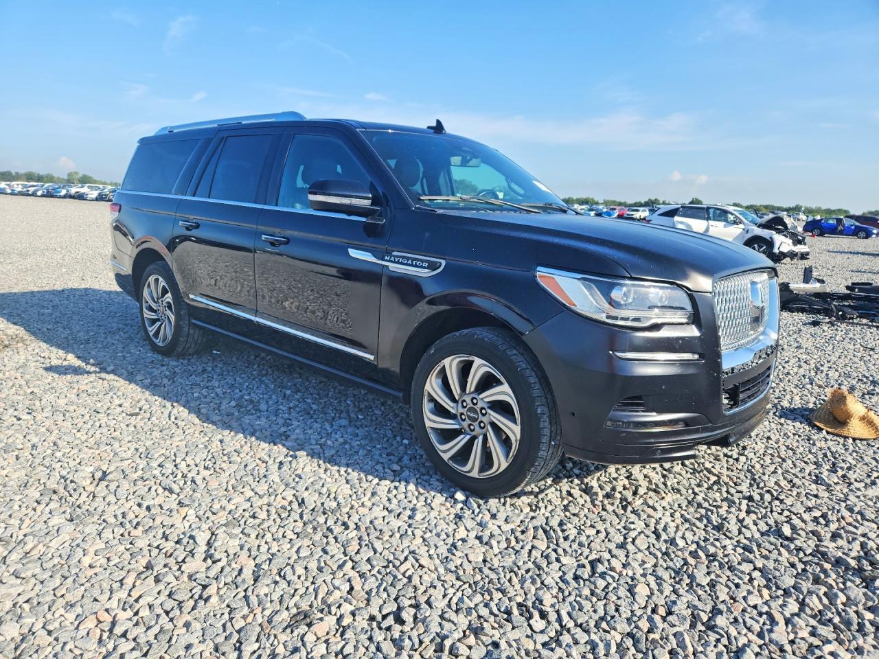 2022 Lincoln Navigator L - Фото 4