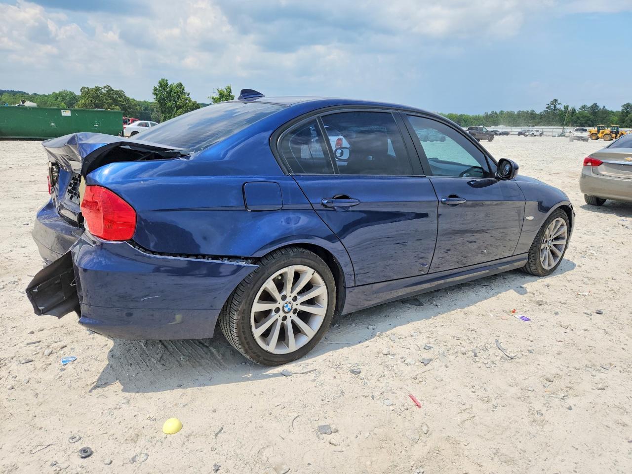2011 BMW 328 I - Image 3