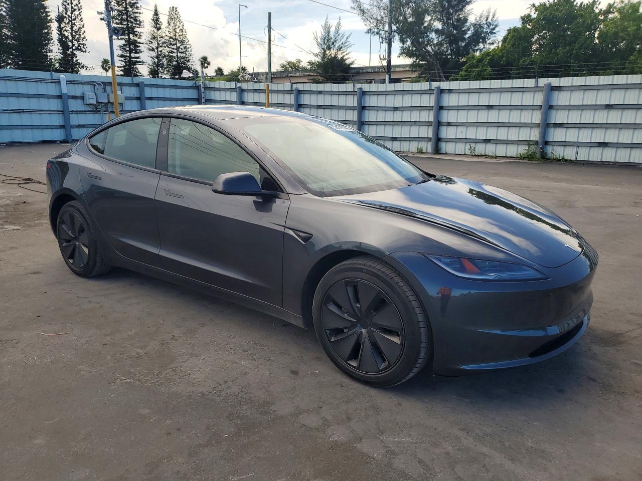 2024 Tesla Model 3 - Фото 4