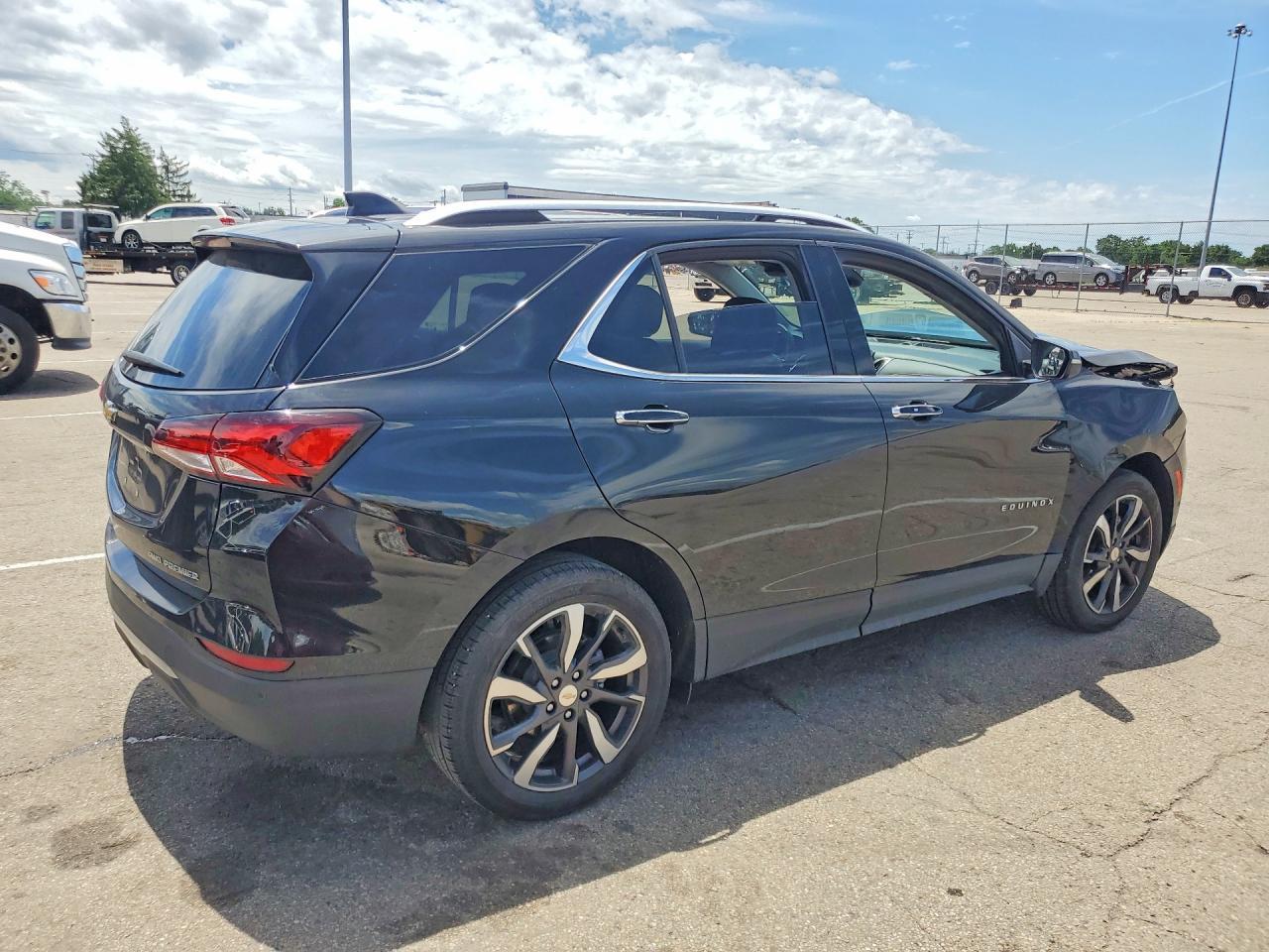 2023 Chevrolet Equinox Premier - Image 3