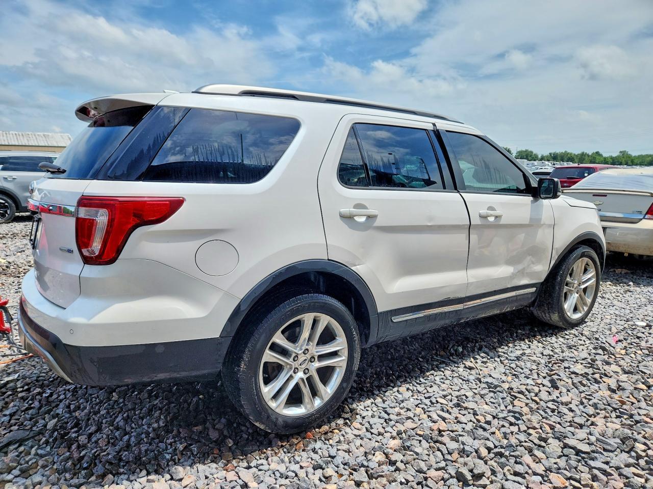2016 Ford Explorer Xlt - Фото 3