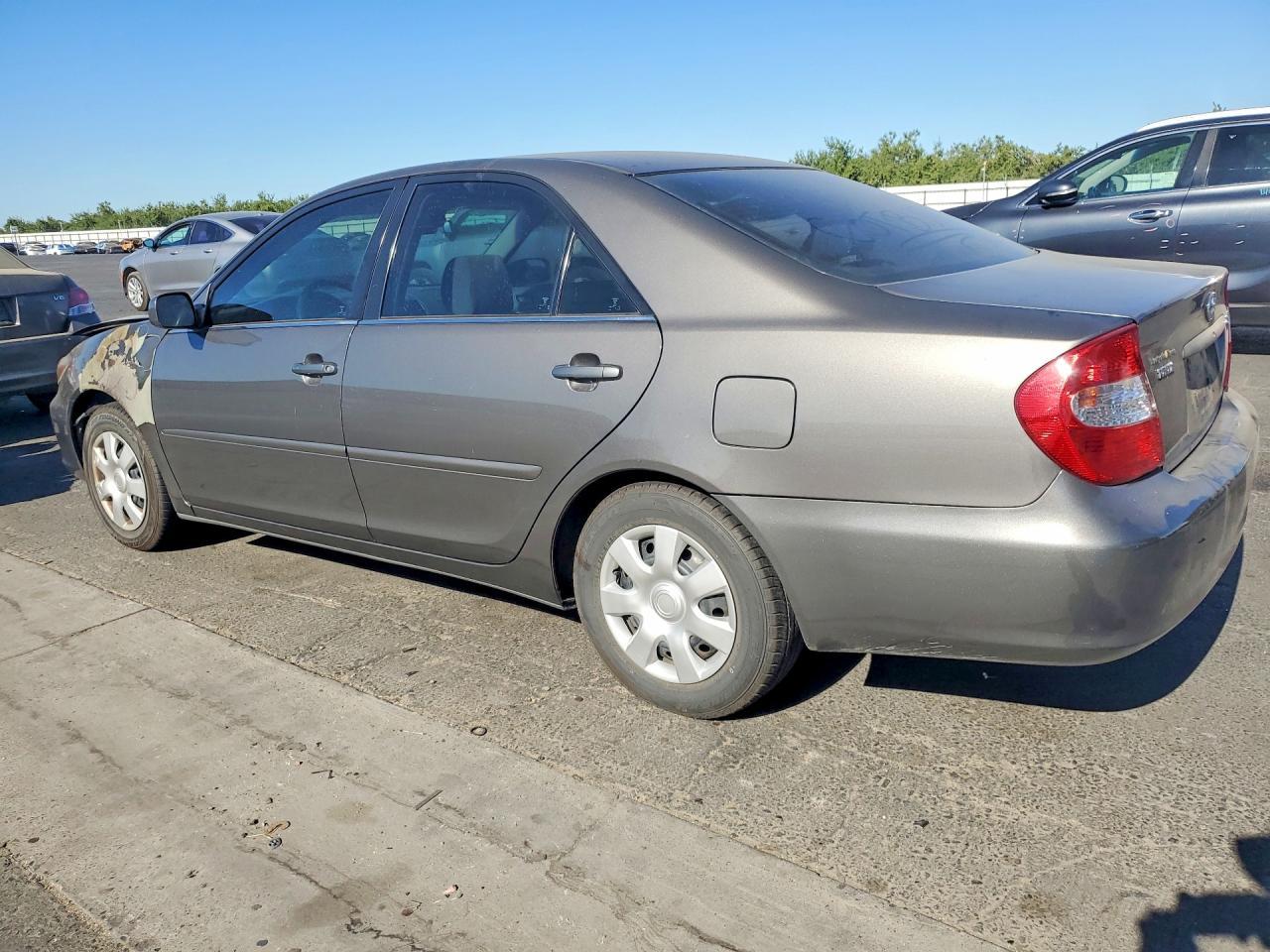 2003 Toyota Camry Le - Фото 2