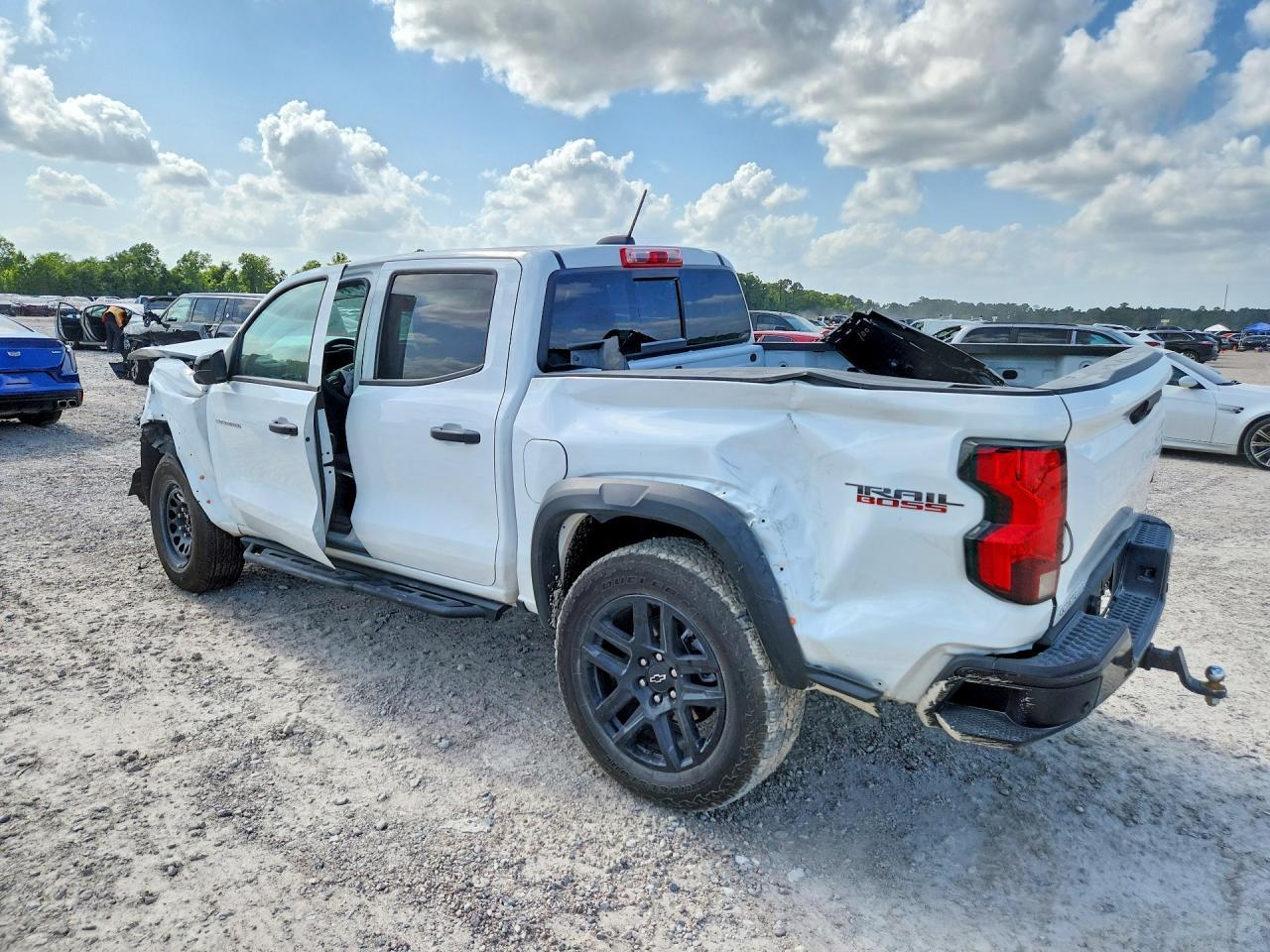 2024 Chevrolet Colorado Trail Boss - Фото 2