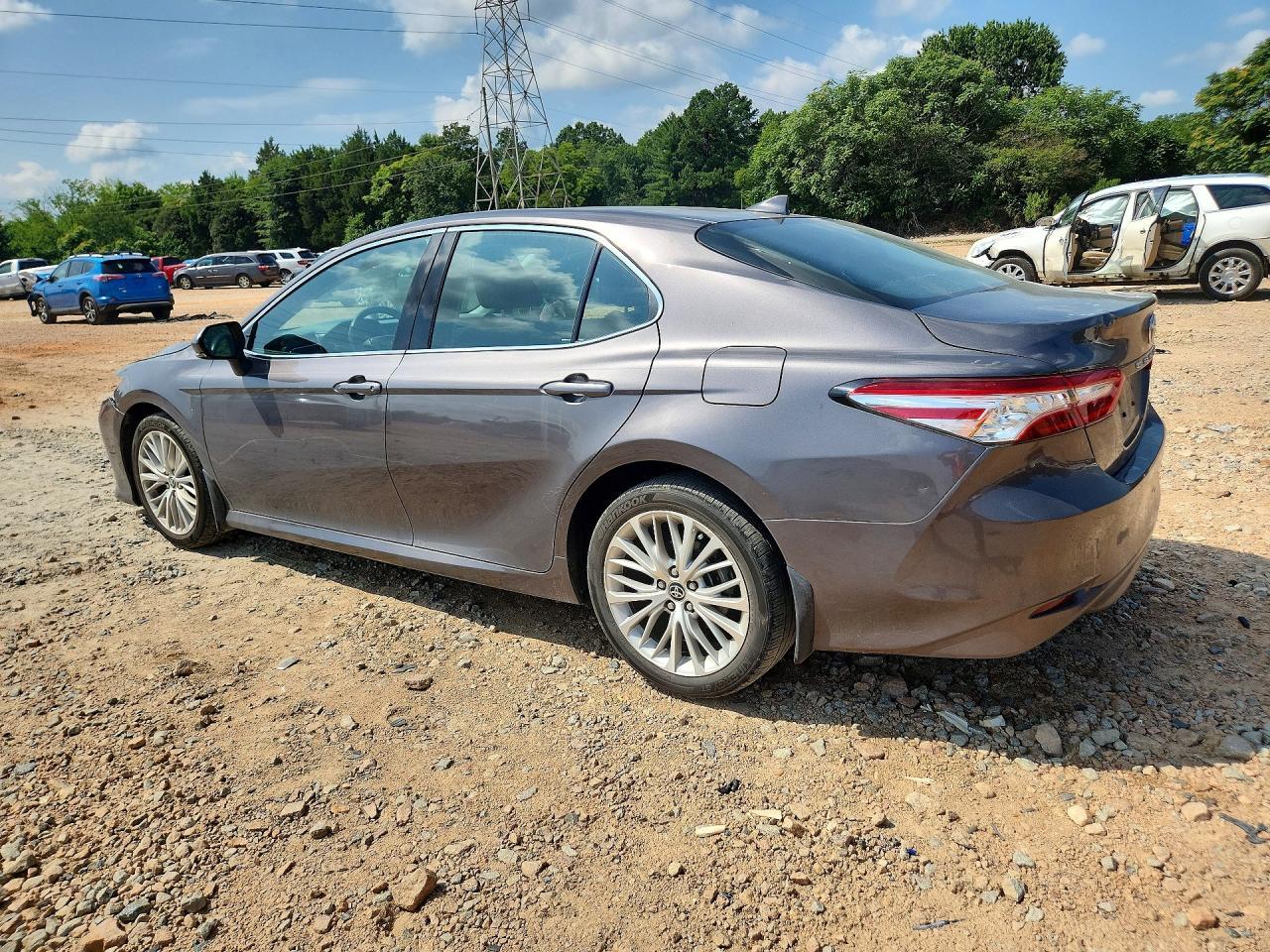 2020 Toyota Camry Xle - Фото 2