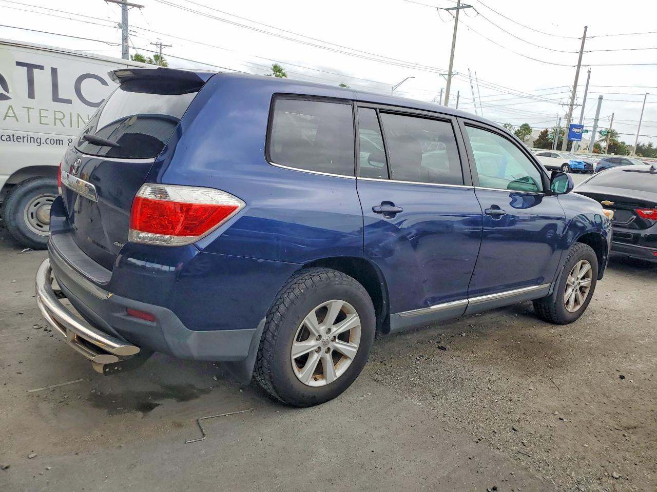 2013 Toyota Highlander Base - Фото 3