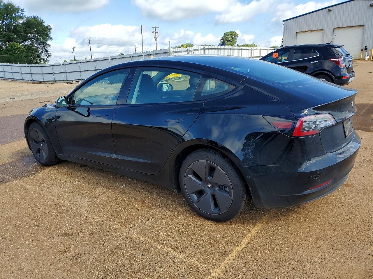 2022 Tesla Model 3 - Фото 2