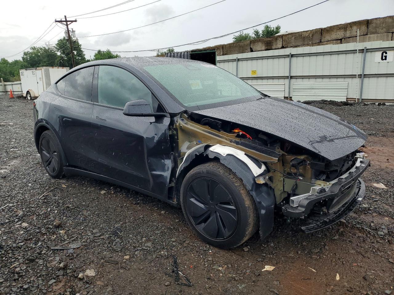 2026 Tesla Model Y - Фото 4
