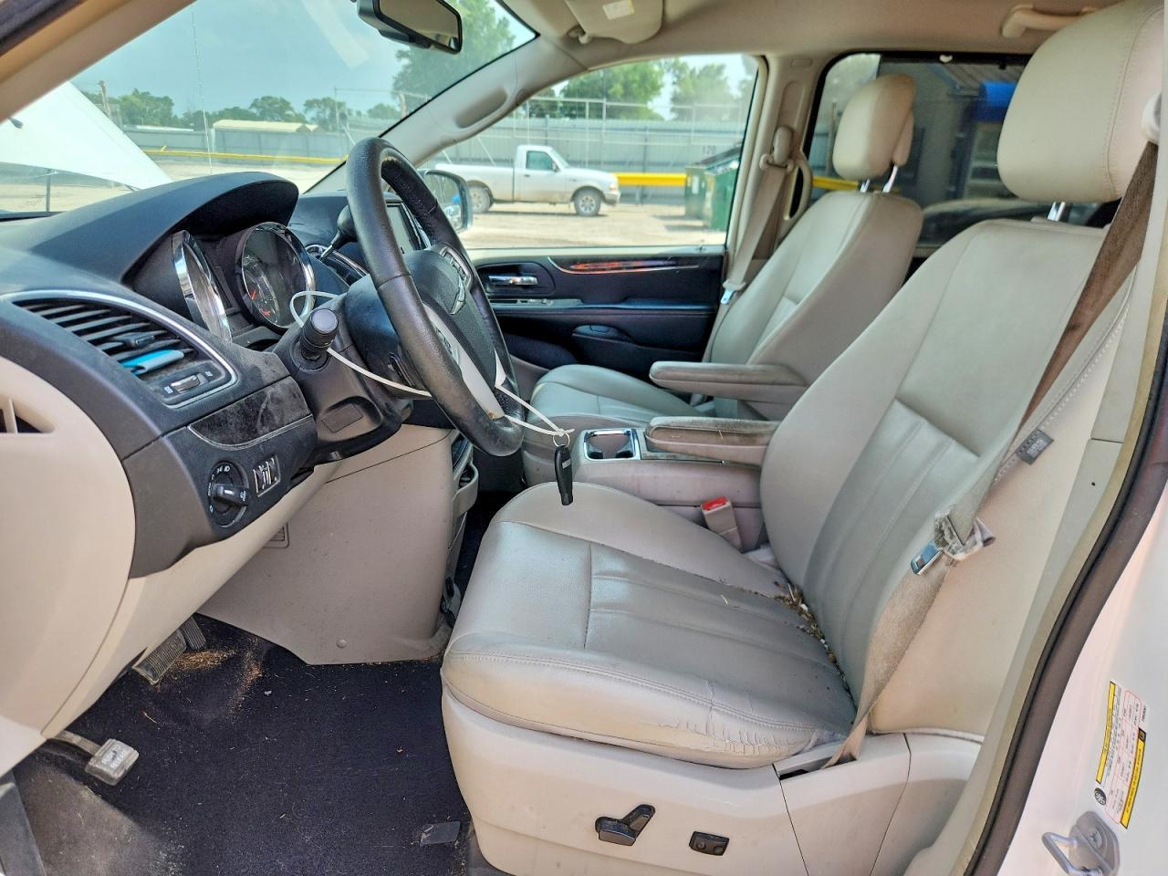 2015 Chrysler Town & Country Touring - Фото 7