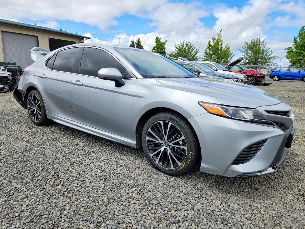 2020 Toyota Camry Se - Фото 4