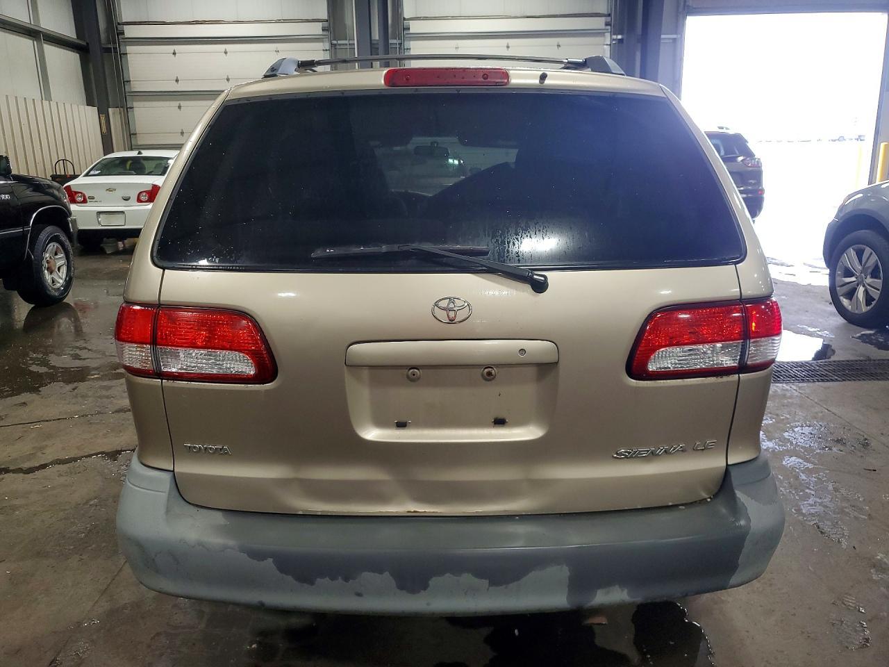 2002 Toyota Sienna Le - Фото 6
