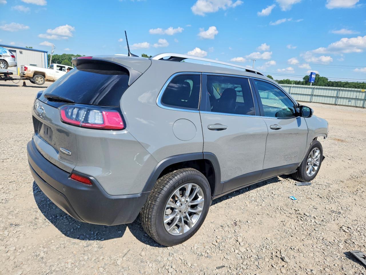 2021 Jeep Cherokee Latitude Plus - Фото 3